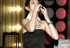 娱乐吃瓜女星看秀争座位,吃瓜女星看秀争座位背后的恩怨情仇